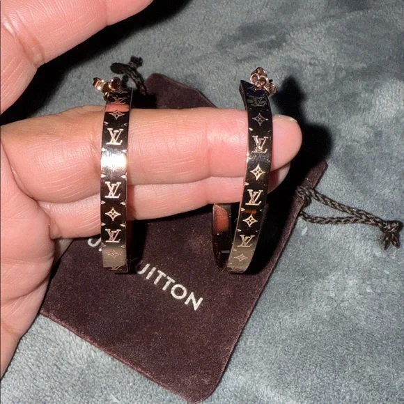 Louis Vuitton rose gold Monogram Hoop Earrings pristine condition - Picture 3 of 7